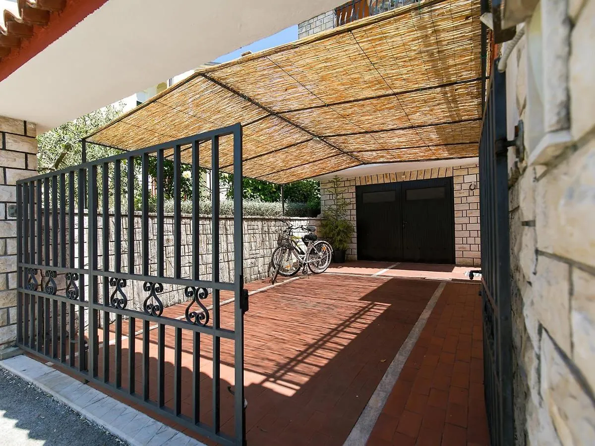 Apartments With A Parking Space Porec - 6922 Croatia